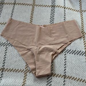 Victoria’s Secret cheeky tan color panty NWT size M seamless